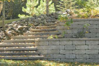 Landscape retaining walls